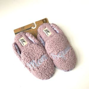 DEAR FOAMS New $32 Women's Small 5-6 Purple Mom Squad Slip On Fuzzy Mom Slippers